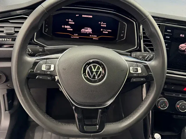 Volkswagen T-Roc — Фото автомобиля 7