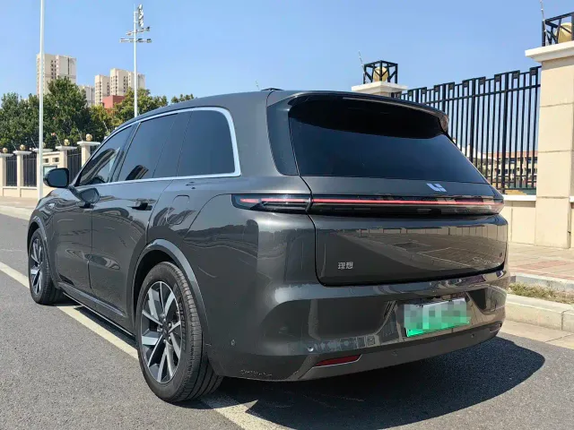 Li Auto L8 — Фото автомобиля 6