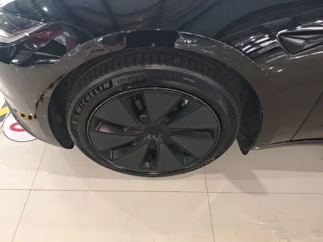 Tesla Model 3 — Фото автомобиля 22