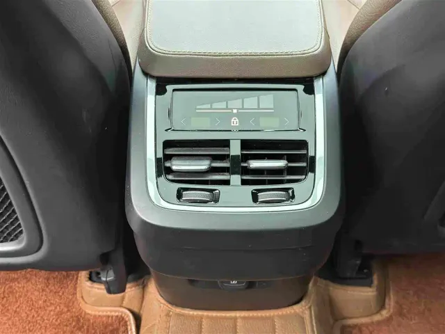 Volvo XC90 — Фото автомобиля 13