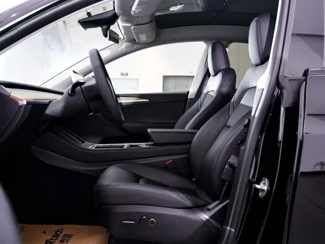 Tesla Model Y — Фото автомобиля 19