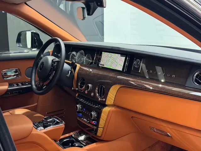 Rolls-Royce Phantom — Фото автомобиля 19