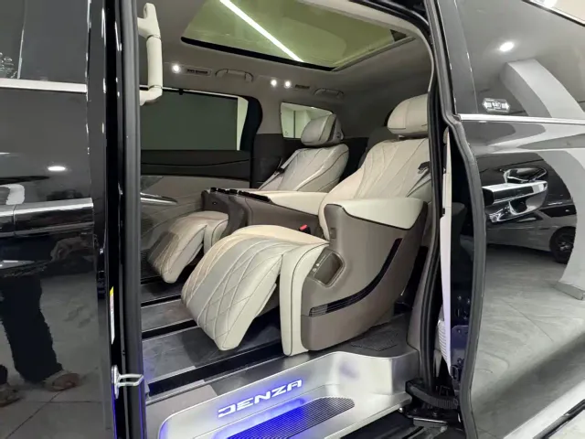 Denza D9 — Фото автомобиля 6