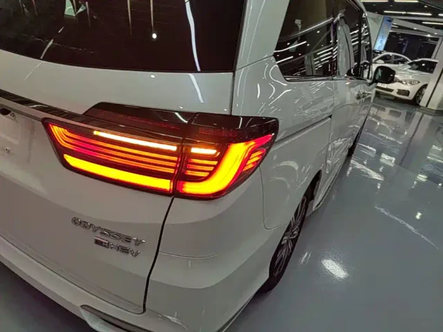 Honda Odyssey 2022 2.0L e:HEV Sharp·Enjoyment Edition — Фото автомобиля 7