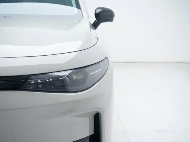 Leapmotor C10 — Фото автомобиля 12