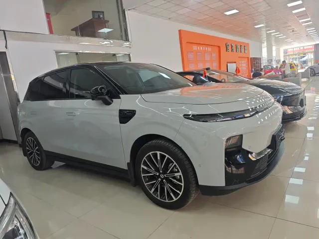 Leapmotor B10 — Фото автомобиля 3