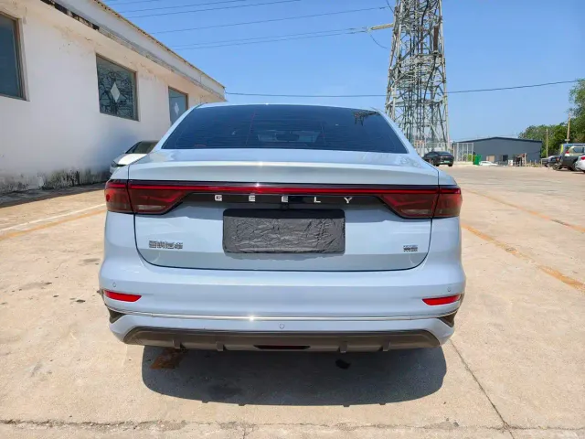 Geely Emgrand — Фото автомобиля 8