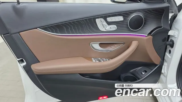 Mercedes-Benz E-Class — Фото автомобиля 24