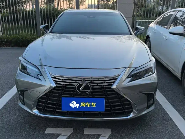 Lexus ES — Фото автомобиля 2