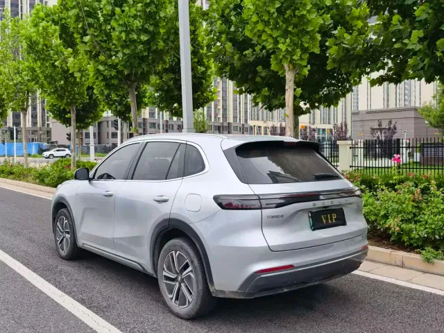 Geely Galaxy Starship 7 EM-i — Фото автомобиля 8