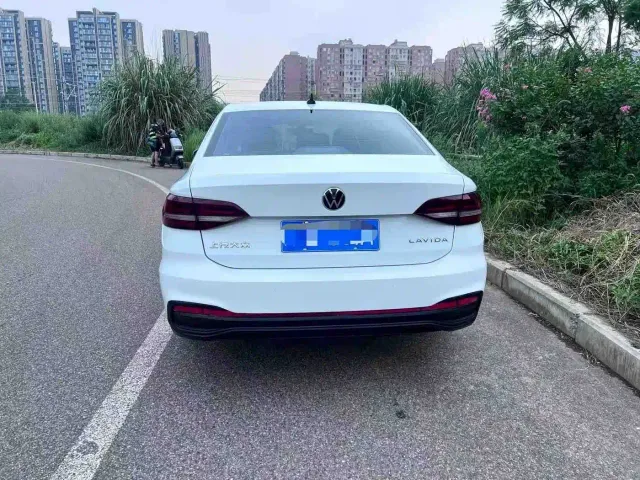 Volkswagen Lavida — Фото автомобиля 6