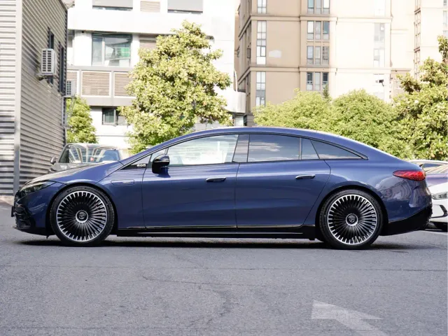 Mercedes-Benz EQS AMG — Фото автомобиля 3