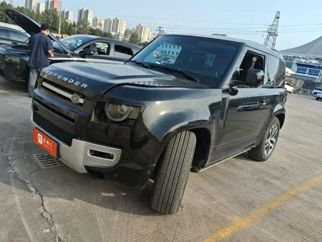 Фотография автомобиля — Land Rover Defender