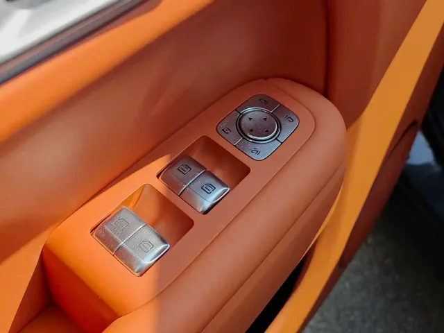 Li Auto L8 — Фото автомобиля 16
