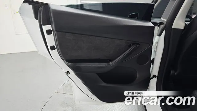Tesla Model Y — Фото автомобиля 24