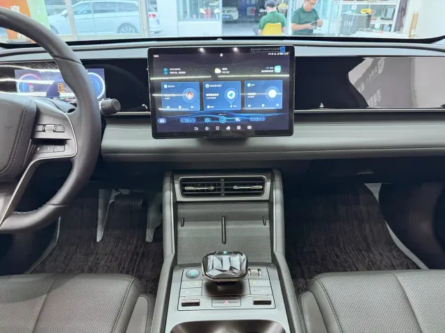 BYD Qin L — Фото автомобиля 13