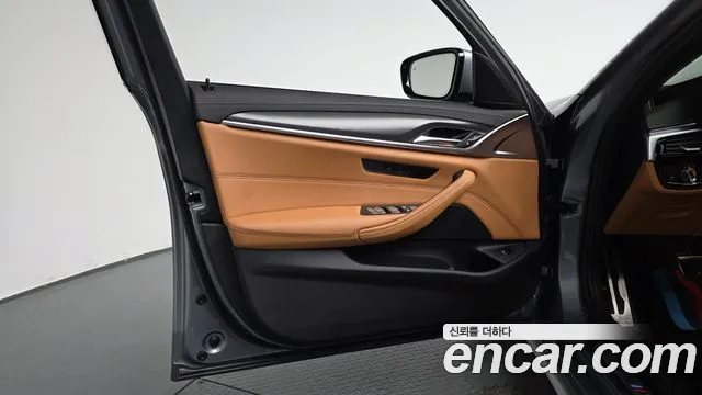 BMW 5 Series G30 — Фото автомобиля 23