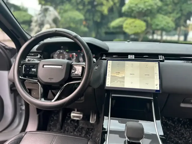 Land Rover Range Rover Velar 2024 Dynamic SE — Фото автомобиля 12