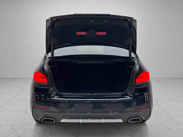 BMW 5 Series — Фото автомобиля 11