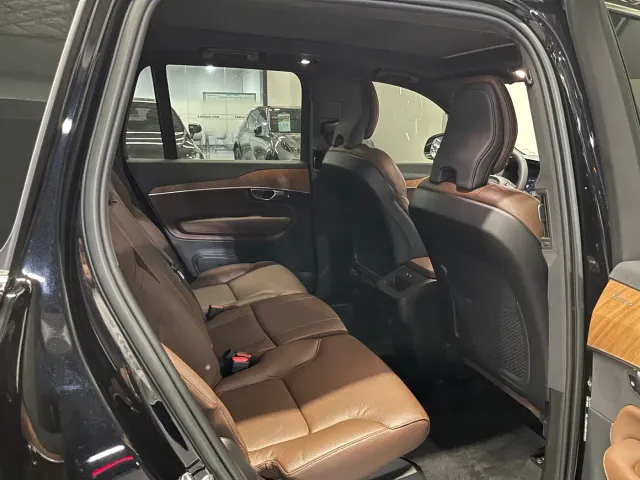 Volvo XC90 — Фото автомобиля 22