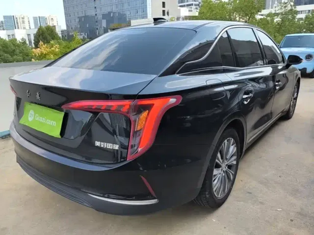 Hongqi E-QM5 — Фото автомобиля 6