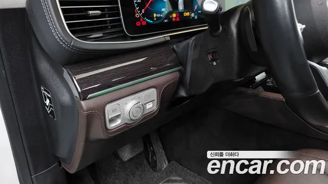Mercedes-Benz GLE-Class — Фото автомобиля 24