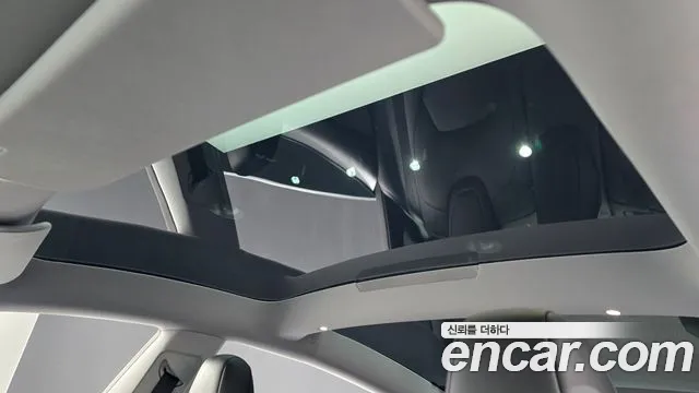 Tesla Model 3 — Фото автомобиля 24
