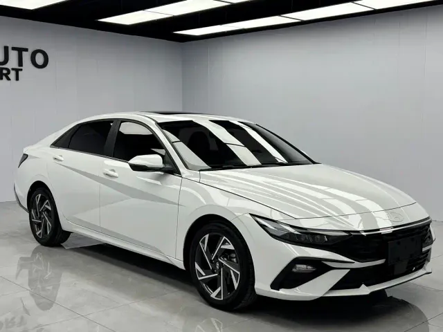 Hyundai Elantra — Фото автомобиля 5
