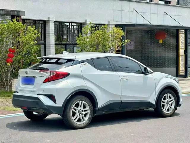 Toyota C-HR — Фото автомобиля 15