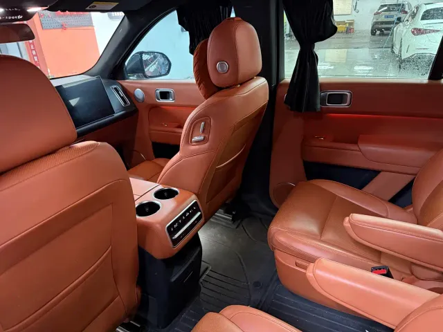 Li Auto L8 — Фото автомобиля 7
