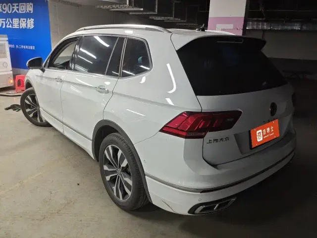 Volkswagen Tiguan L — Фото автомобиля 8
