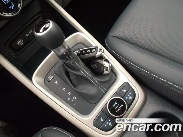 Hyundai Venue — Фото автомобиля 12