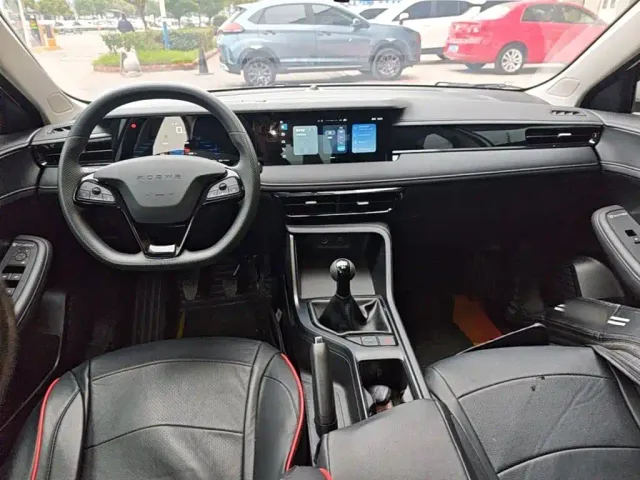 Roewe i5 — Фото автомобиля 9
