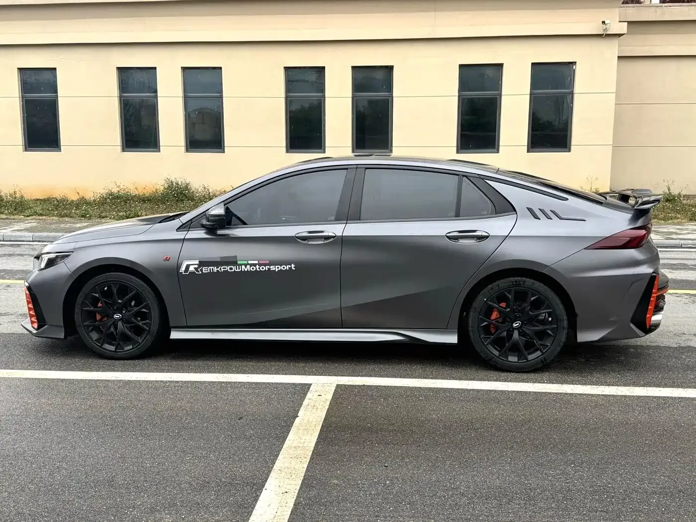 GAC Trumpchi Trumpchi Emkoo 2022 270T DCT J16 R-style Track Edition — Фото автомобиля 7