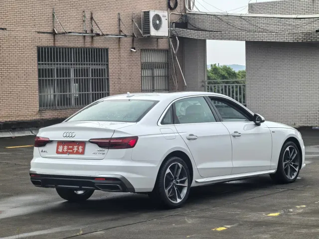 Audi A4L — Фото автомобиля 12