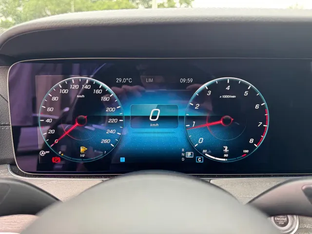 Mercedes-Benz E-Class — Фото автомобиля 15
