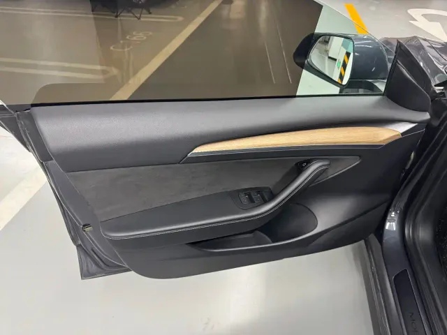 Tesla Model 3 — Фото автомобиля 4