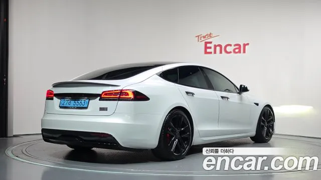 Фотография автомобиля — Tesla Model S