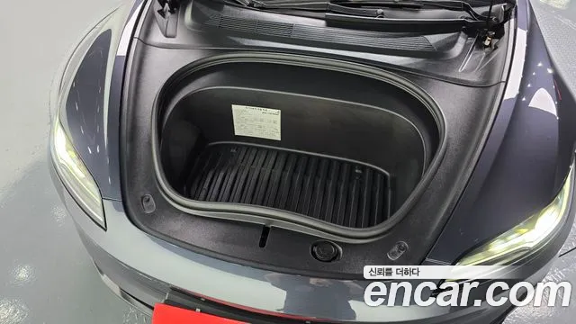 Tesla Model 3 — Фото автомобиля 8