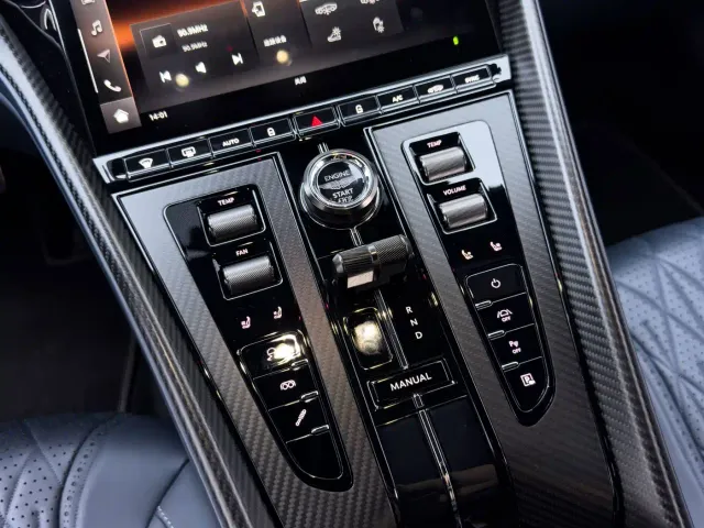 Aston Martin DB12 — Фото автомобиля 24