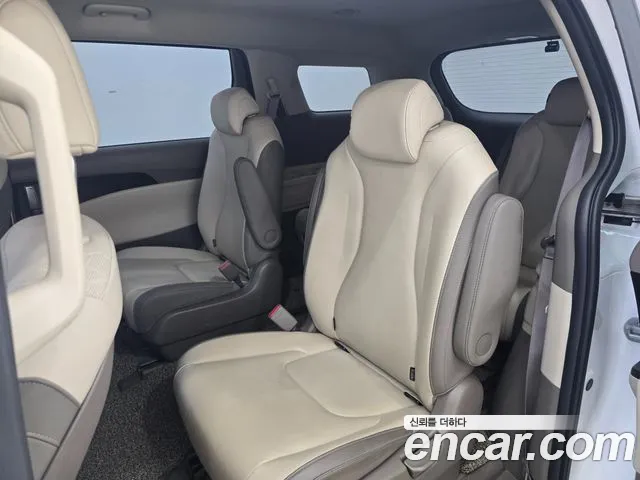 Kia Carnival Generation 4 — Фото автомобиля 17