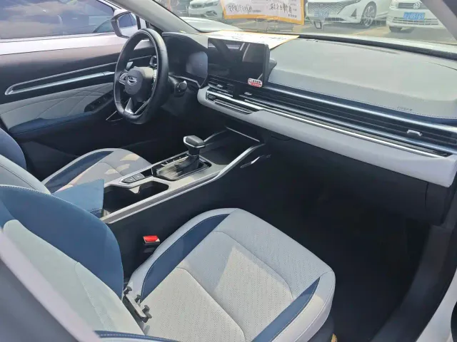 Geely Emgrand — Фото автомобиля 10