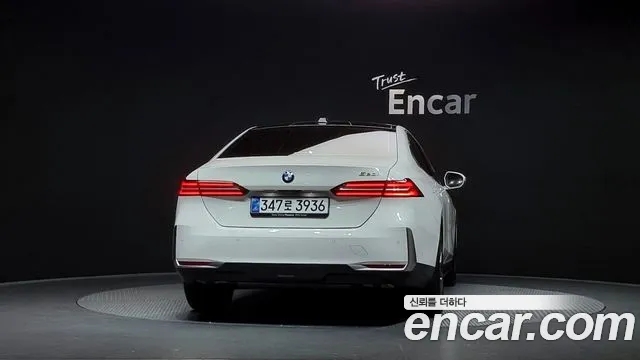 BMW 5-Series — Фото автомобиля 4