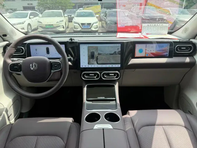 Leapmotor C11 — Фото автомобиля 6