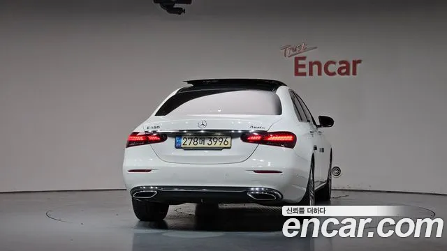 Mercedes-Benz E-Class — Фото автомобиля 2
