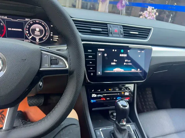 Skoda Superb — Фото автомобиля 23