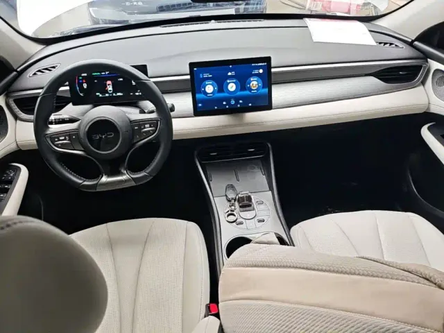 BYD Seal 05 DM-i — Фото автомобиля 9