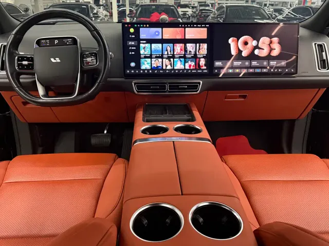 Li Auto L8 — Фото автомобиля 7