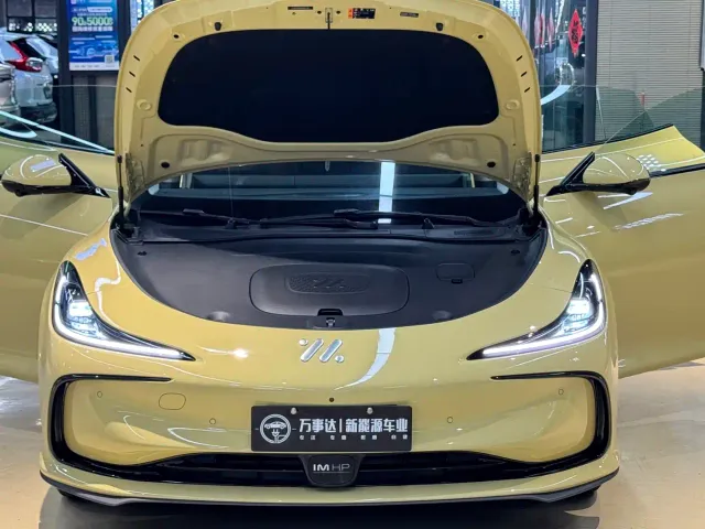 IM Motors L6 — Фото автомобиля 27