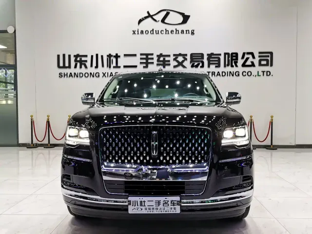 Lincoln Navigator — Фото автомобиля 2